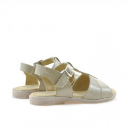 Small children sandals 40c patent beige