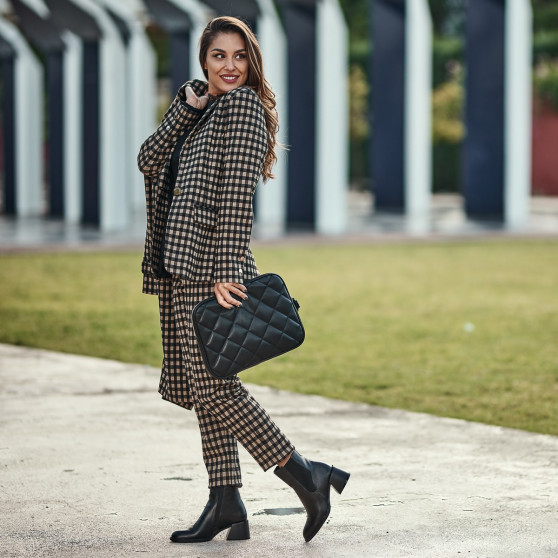 Women boots 1183 black lifestyle