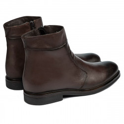 الأحذية الرجالية 4133 في المقهى