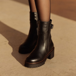 Women boots 3417 black lifestyle