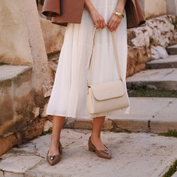 Women shoulder bag 040g panna lifestyle